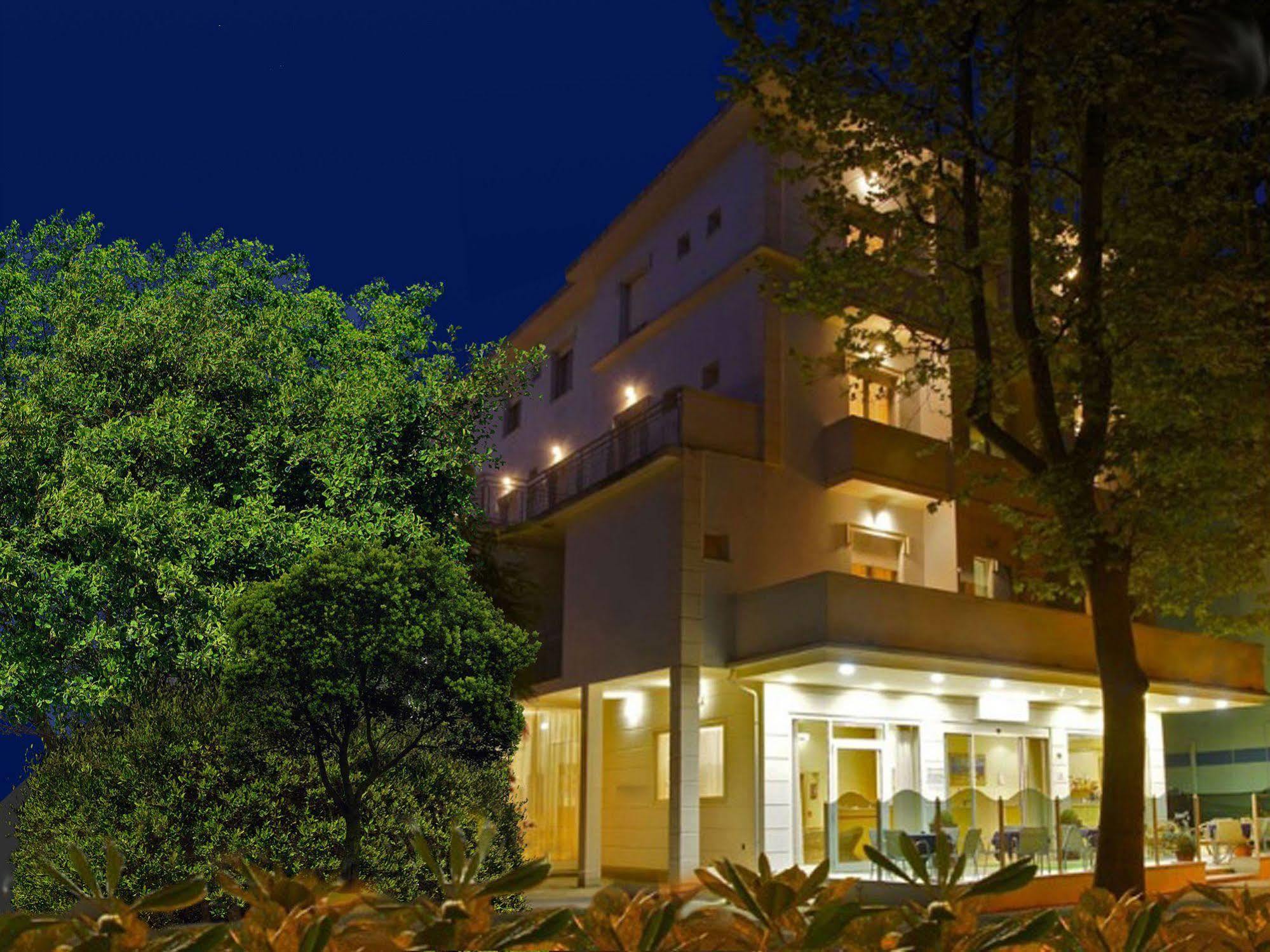 Villa Silvie Rose Cesenatico Exterior photo